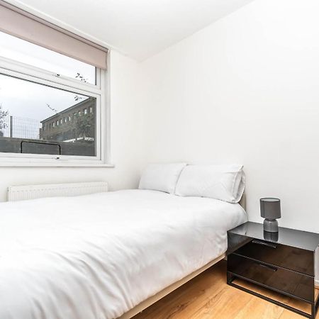 Bright Guest House In Hackney Londra Exterior foto