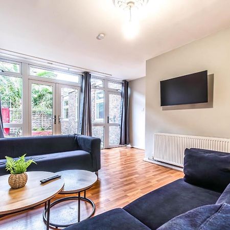 Bright Guest House In Hackney Londra Exterior foto