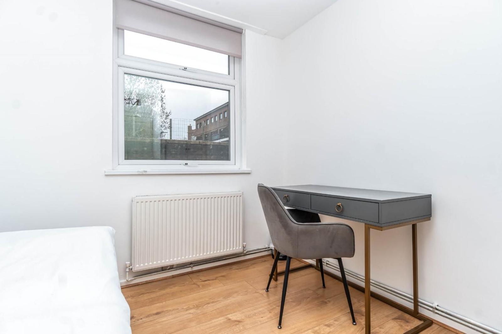 Bright Guest House In Hackney Londra Exterior foto
